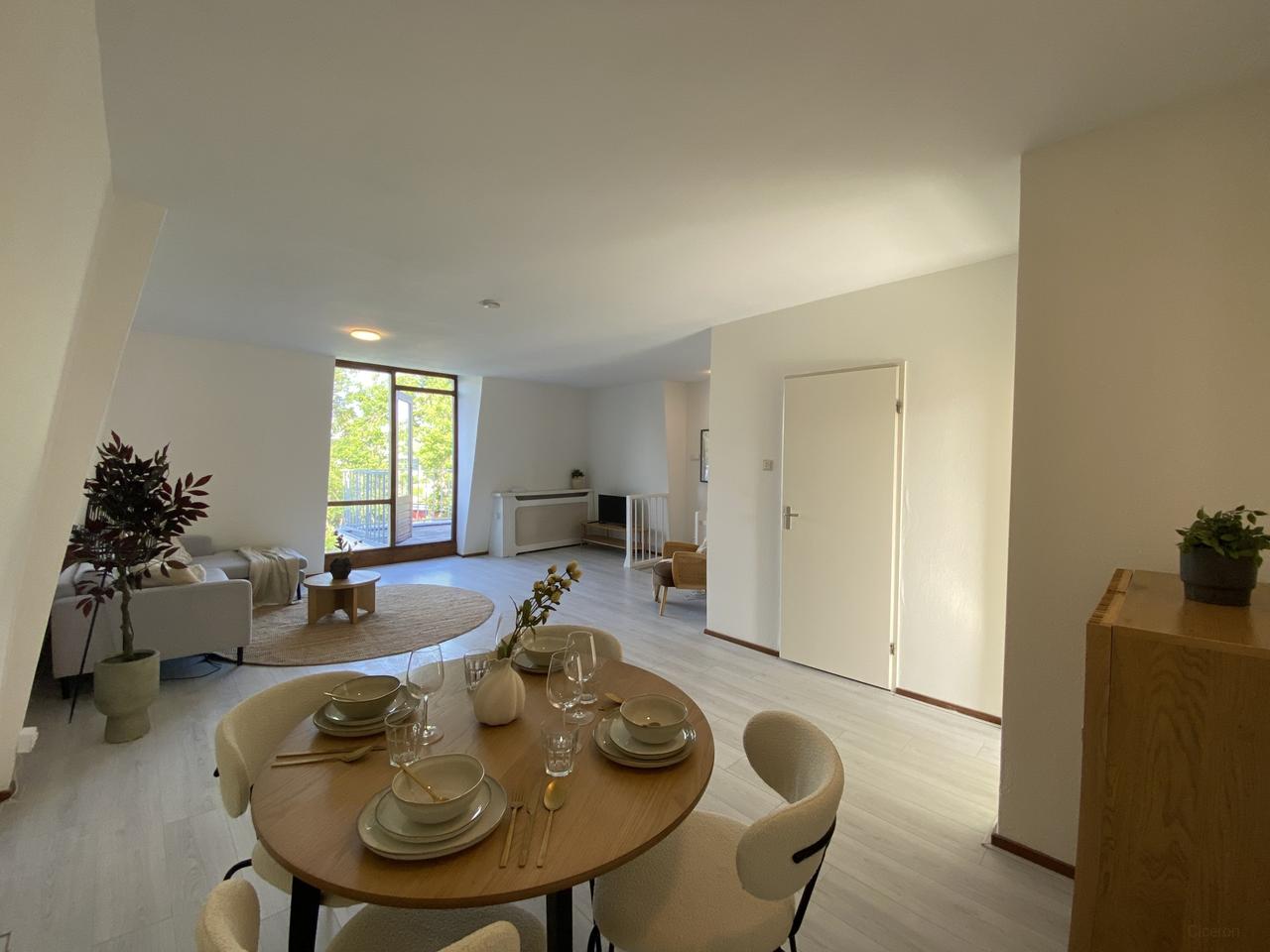 Furnished 2-room apartment with roof terrace - Image 5