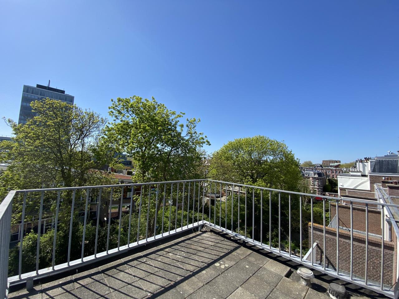Furnished 2-room apartment with roof terrace - Image 9
