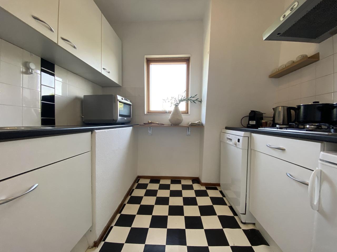 Furnished 2-room apartment with roof terrace - Image 10