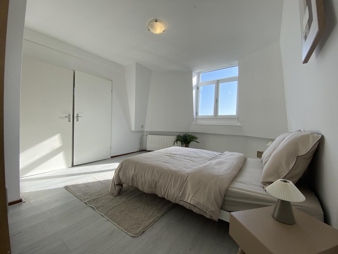 Furnished 2-room apartment with roof terrace - Image 13