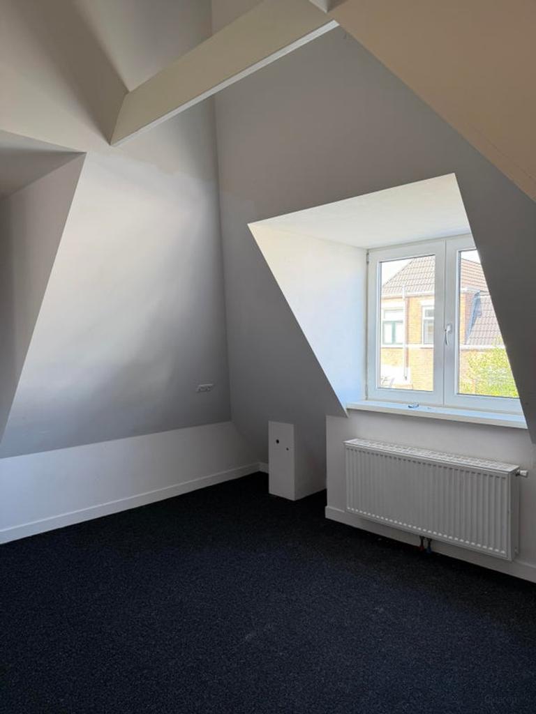 Studio met eigen keuken in Oud-Assendorp - Afbeelding 2