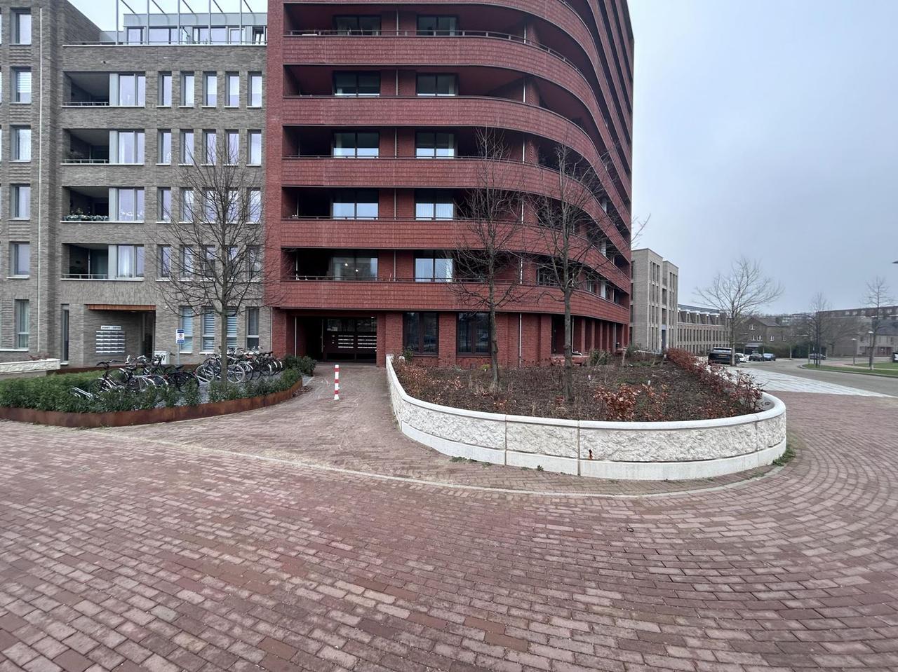 Nieuw 3-kamerappartement met balkon - Afbeelding 1