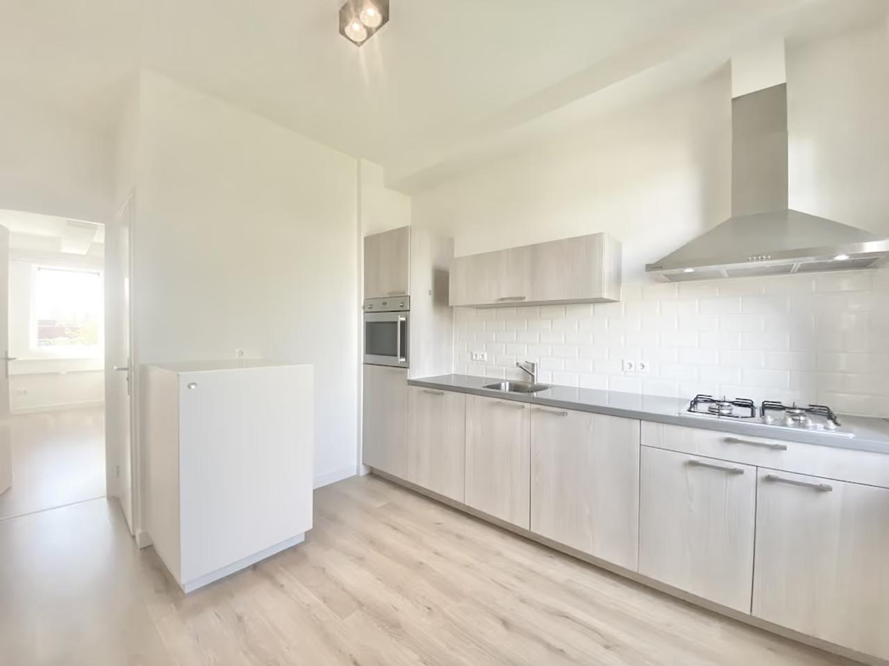Licht 3-kamerappartement aan de Schinkelkade - Afbeelding 1