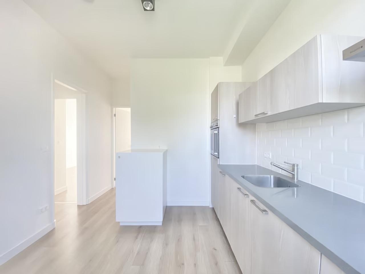 Licht 3-kamerappartement aan de Schinkelkade - Afbeelding 2