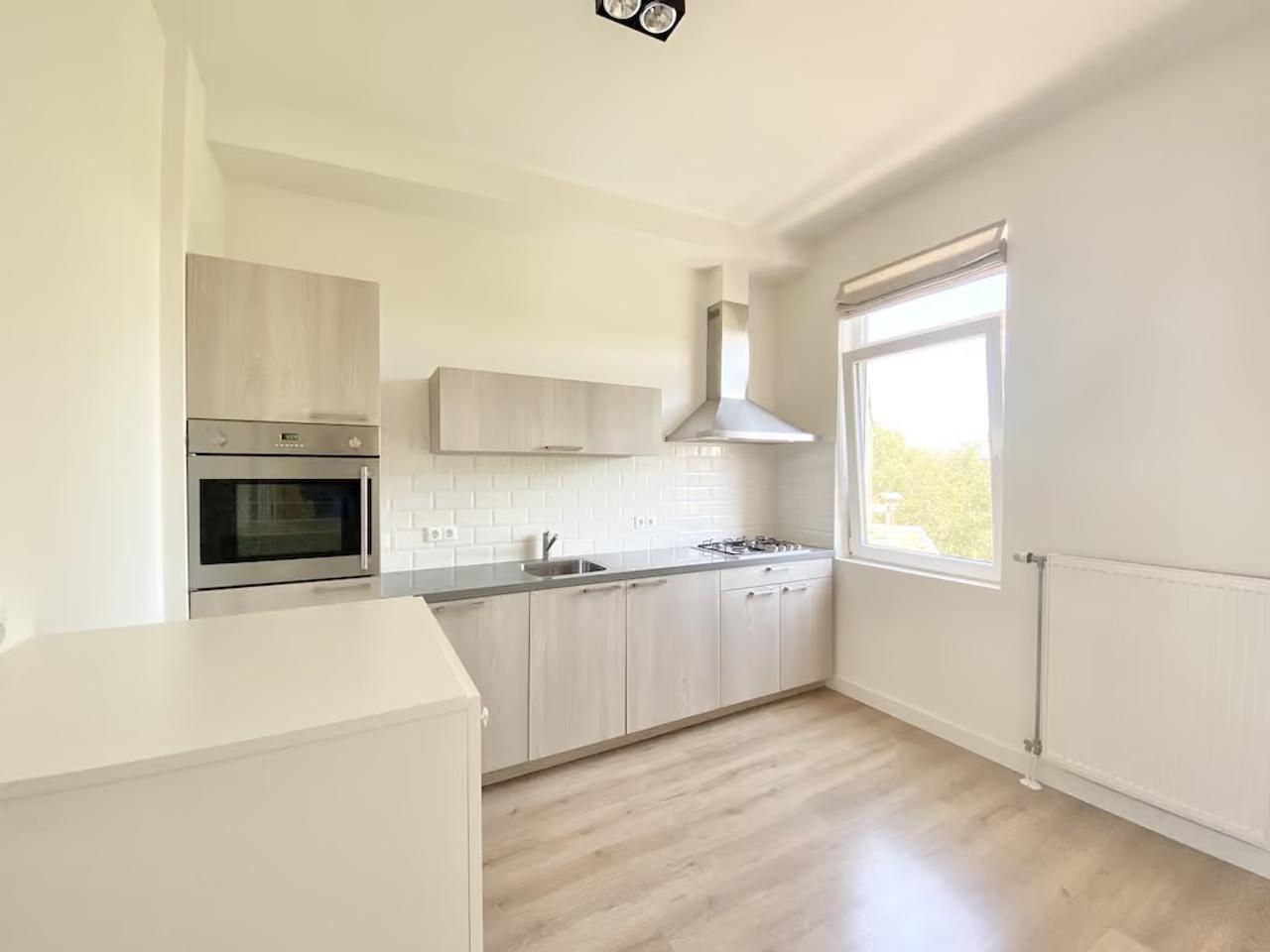Licht 3-kamerappartement aan de Schinkelkade - Afbeelding 3