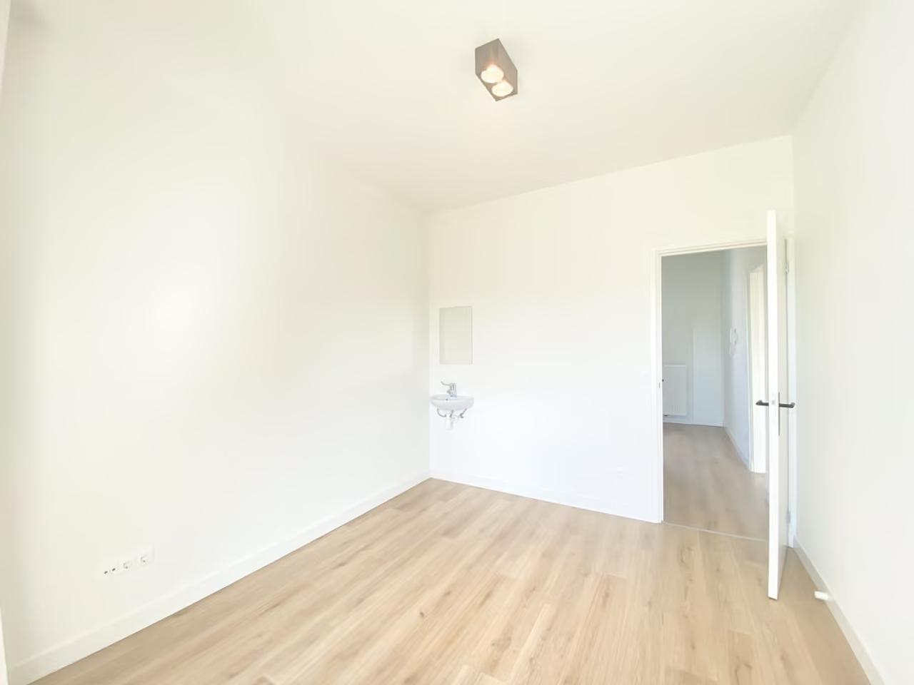 Licht 3-kamerappartement aan de Schinkelkade - Afbeelding 9