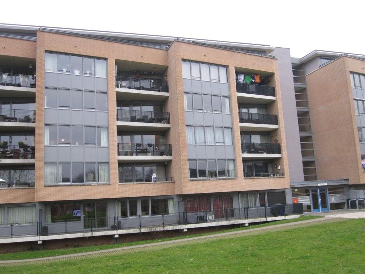 110 m2 met lift en balkon in Zuilen - Afbeelding 2