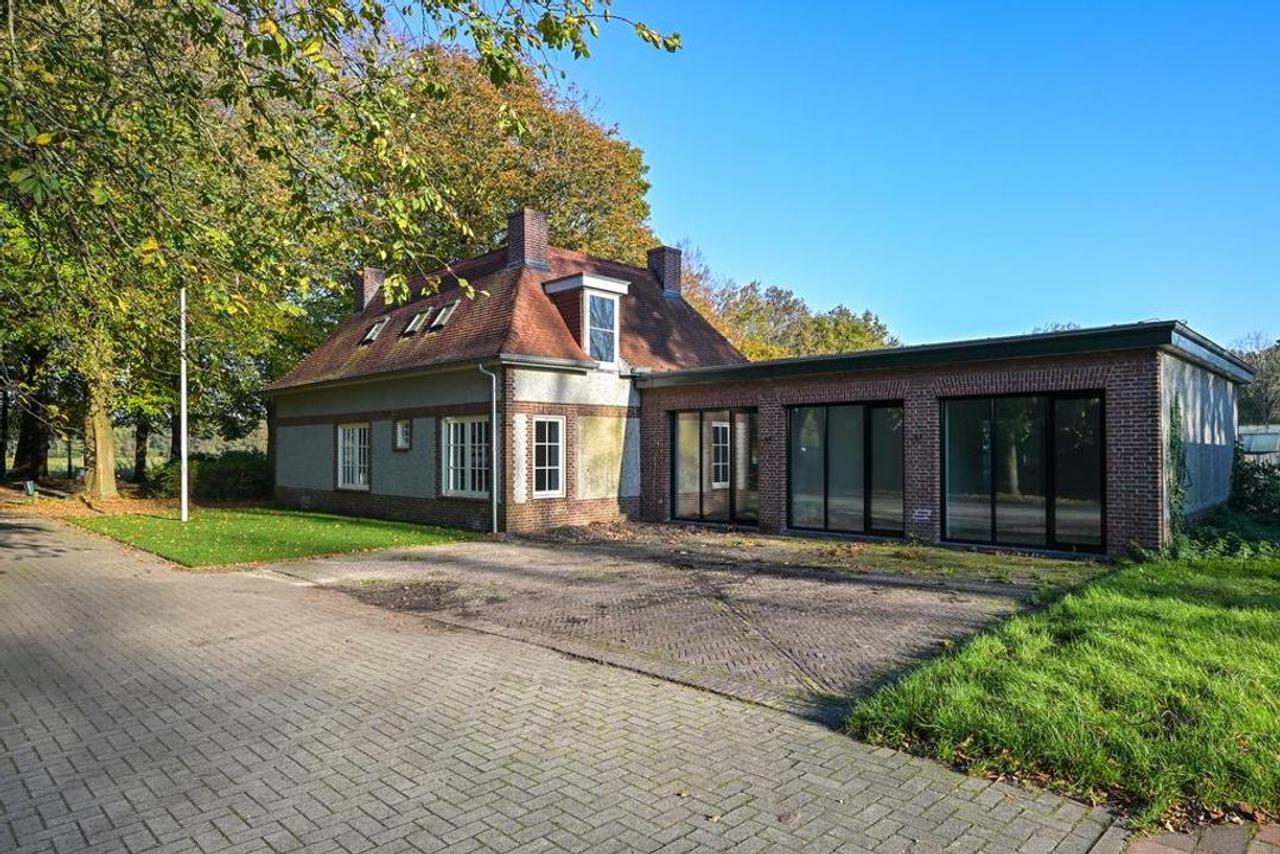 Vrijstaande villa met 6 slaapkamers - Afbeelding 1