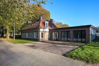 Vrijstaande villa met 6 slaapkamers