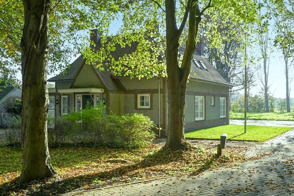Vrijstaande villa met 6 slaapkamers - Afbeelding 2