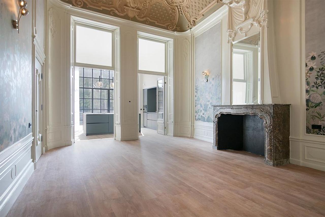 Monumental Apartment with Terrace on the Dam - Image 2