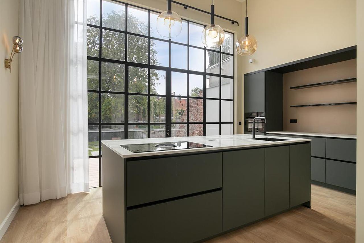 Monumental Apartment with Terrace on the Dam - Image 3