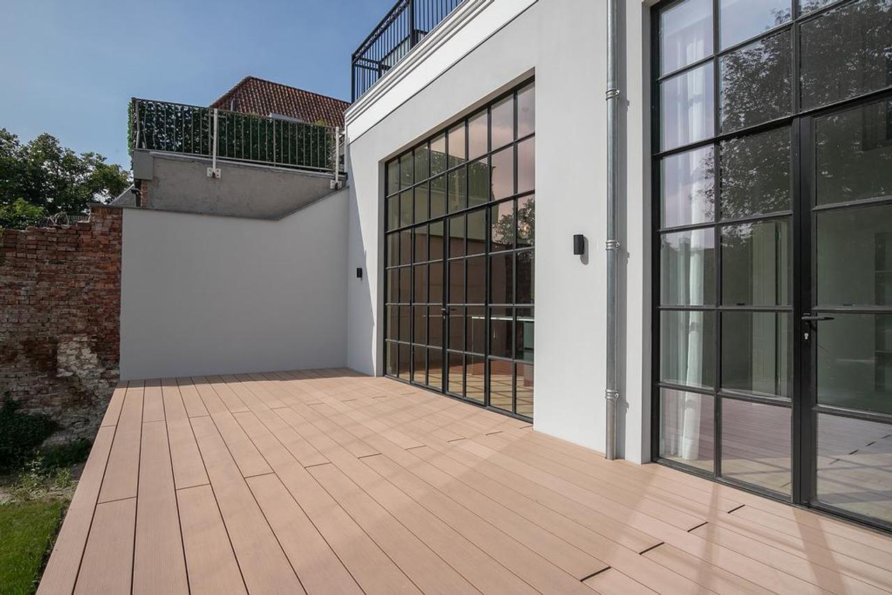 Monumental Apartment with Terrace on the Dam - Image 4