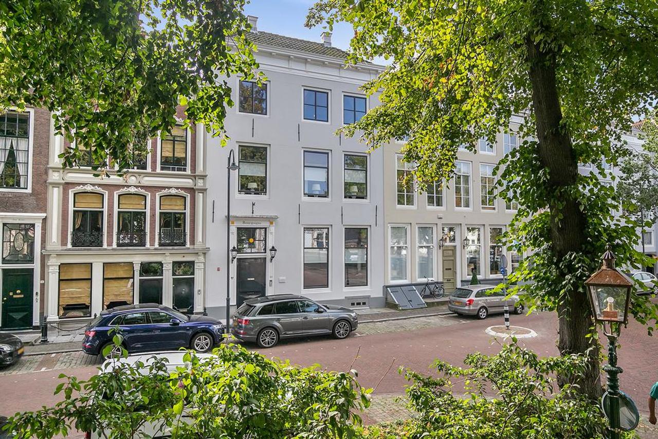 Monumental Apartment with Terrace on the Dam - Image 6