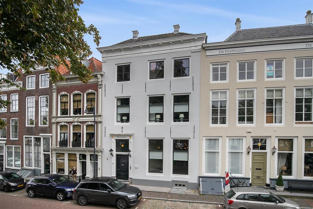 Monumental Apartment with Terrace on the Dam - Image 8