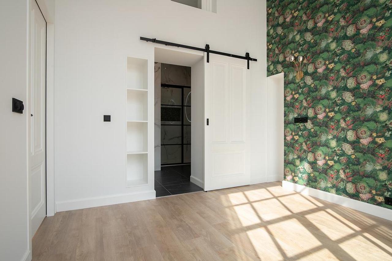Monumental Apartment with Terrace on the Dam - Image 22