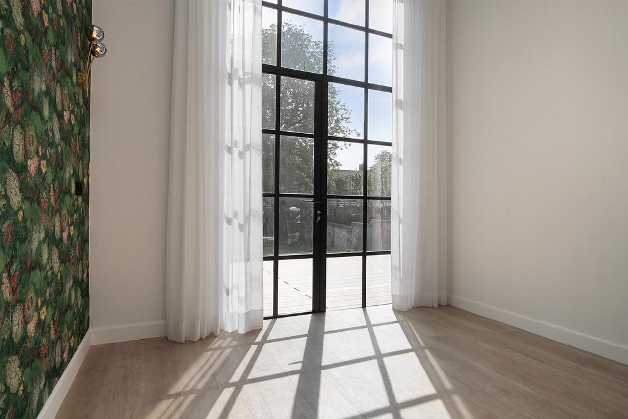Monumental Apartment with Terrace on the Dam - Image 25
