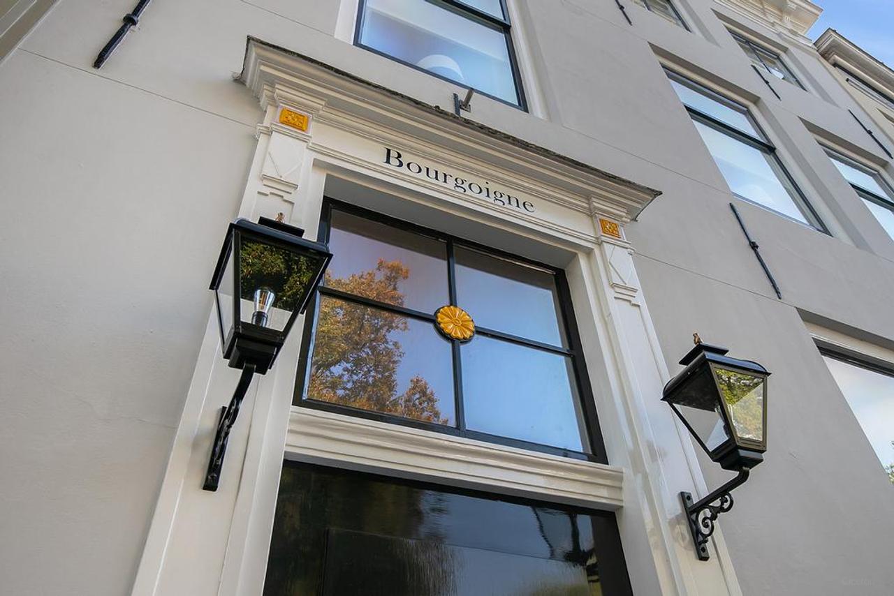 Monumental Apartment with Terrace on the Dam - Image 28