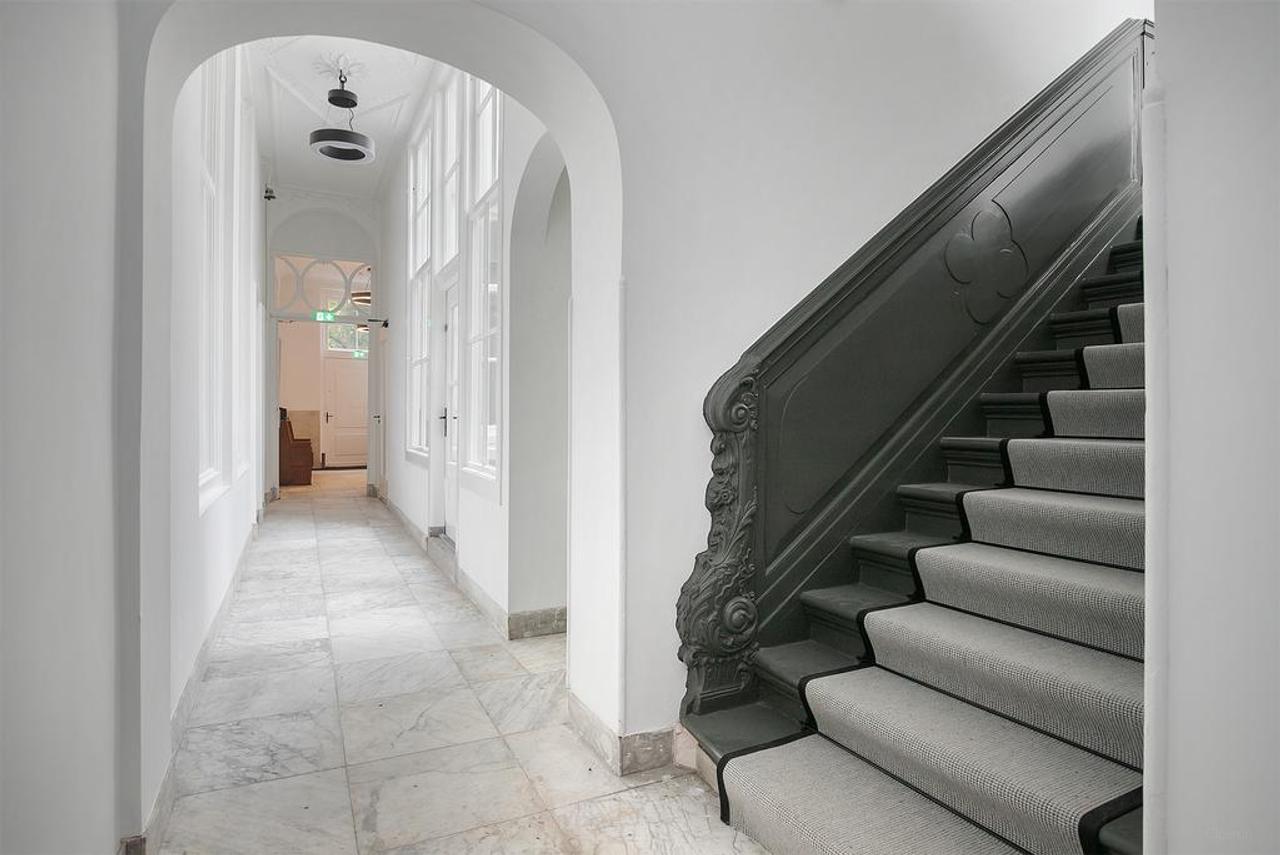 Monumental Apartment with Terrace on the Dam - Image 31