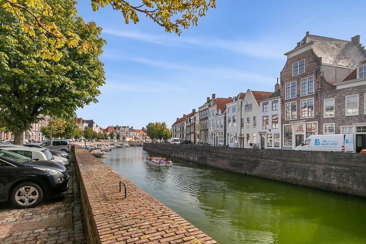 Monumental Apartment with Terrace on the Dam - Image 36
