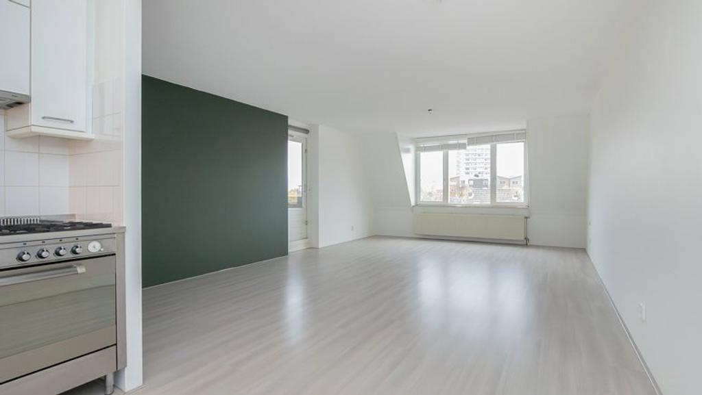 Licht 3-kamerappartement met balkon - Afbeelding 1