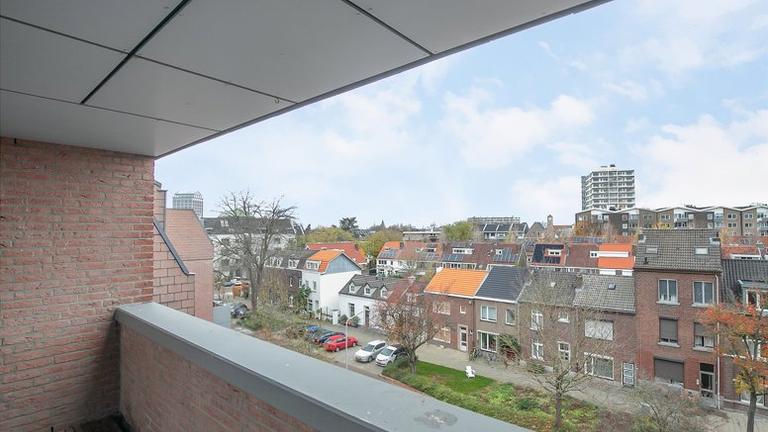Licht 3-kamerappartement met balkon - Afbeelding 4