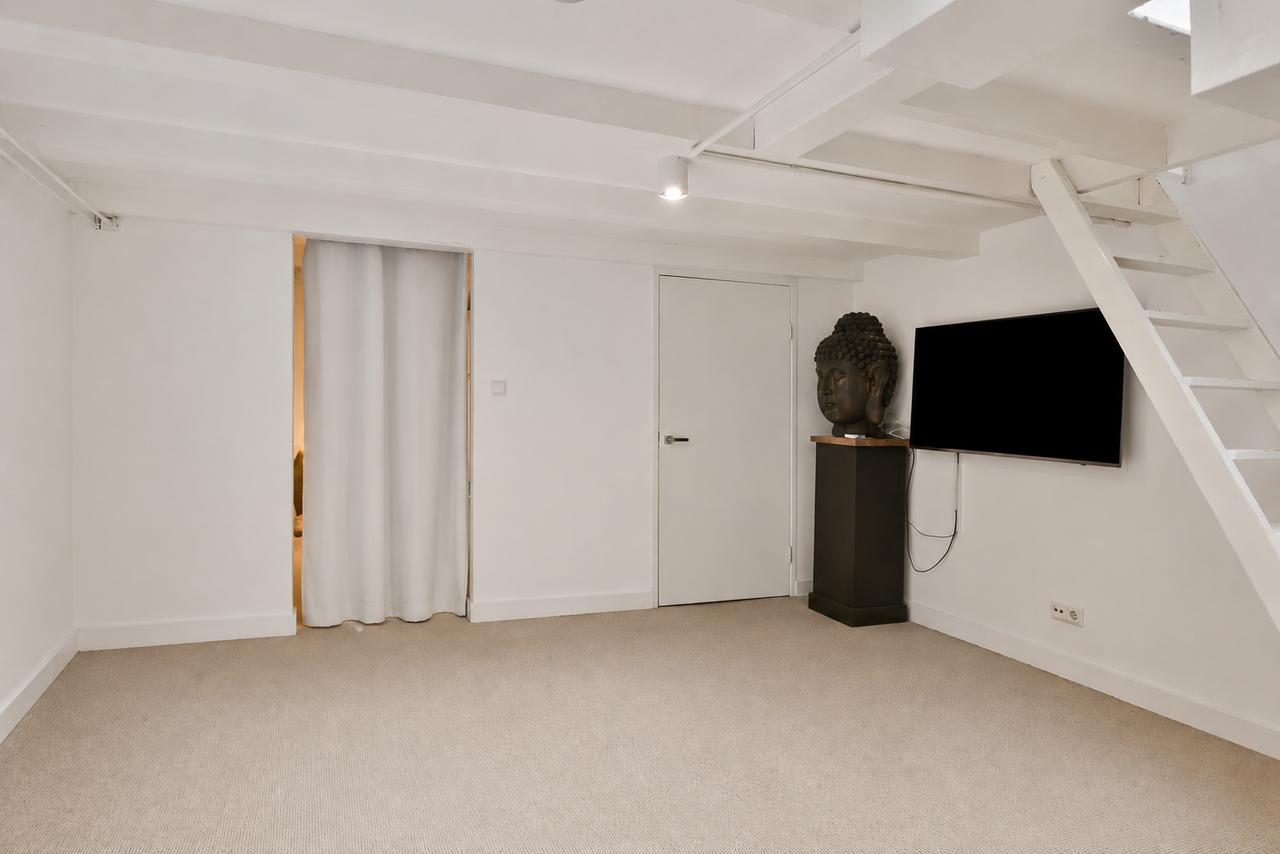 Immediately Available Apartment in Amsterdam - Image 6