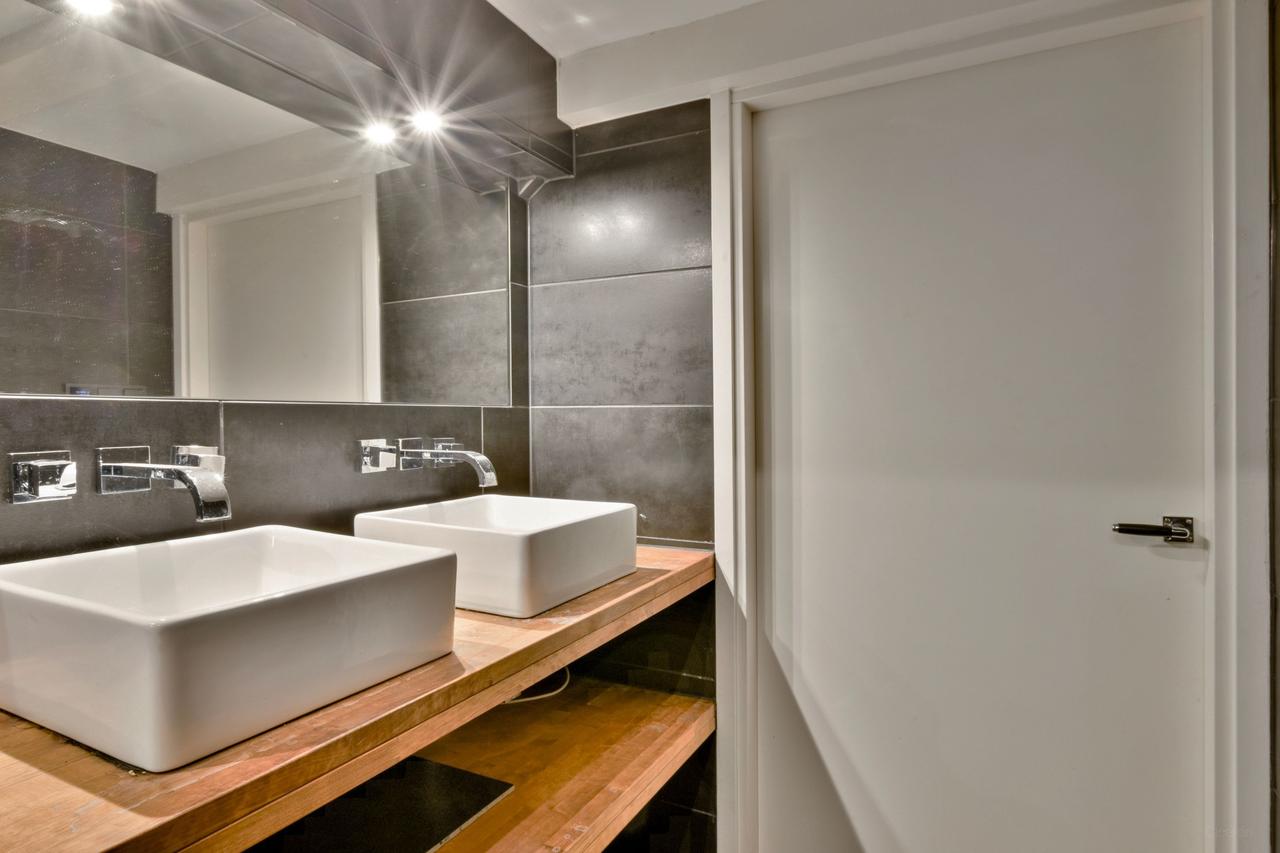Immediately Available Apartment in Amsterdam - Image 9