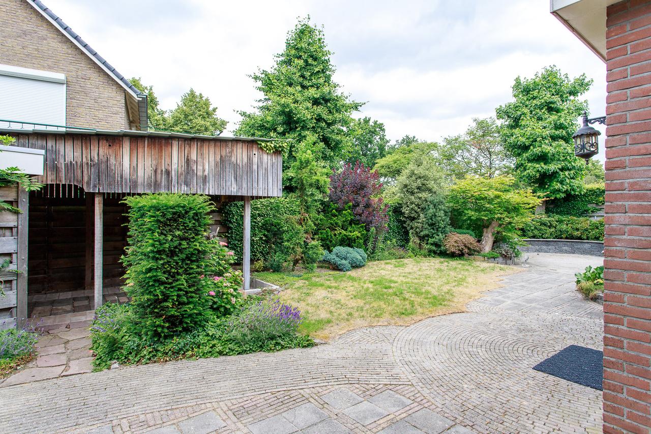 Spacious family home with garden in Geesteren - Image 4