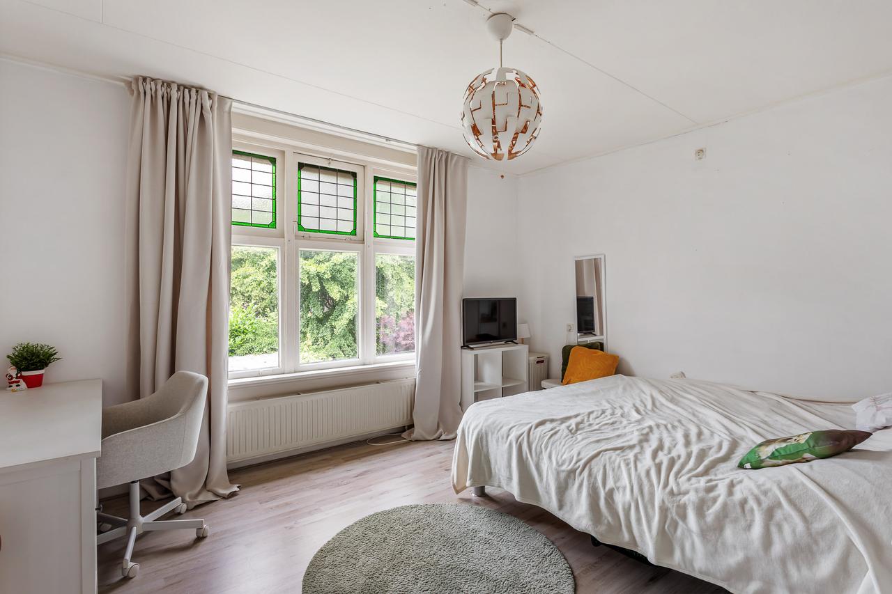 Spacious family home with garden in Geesteren - Image 14