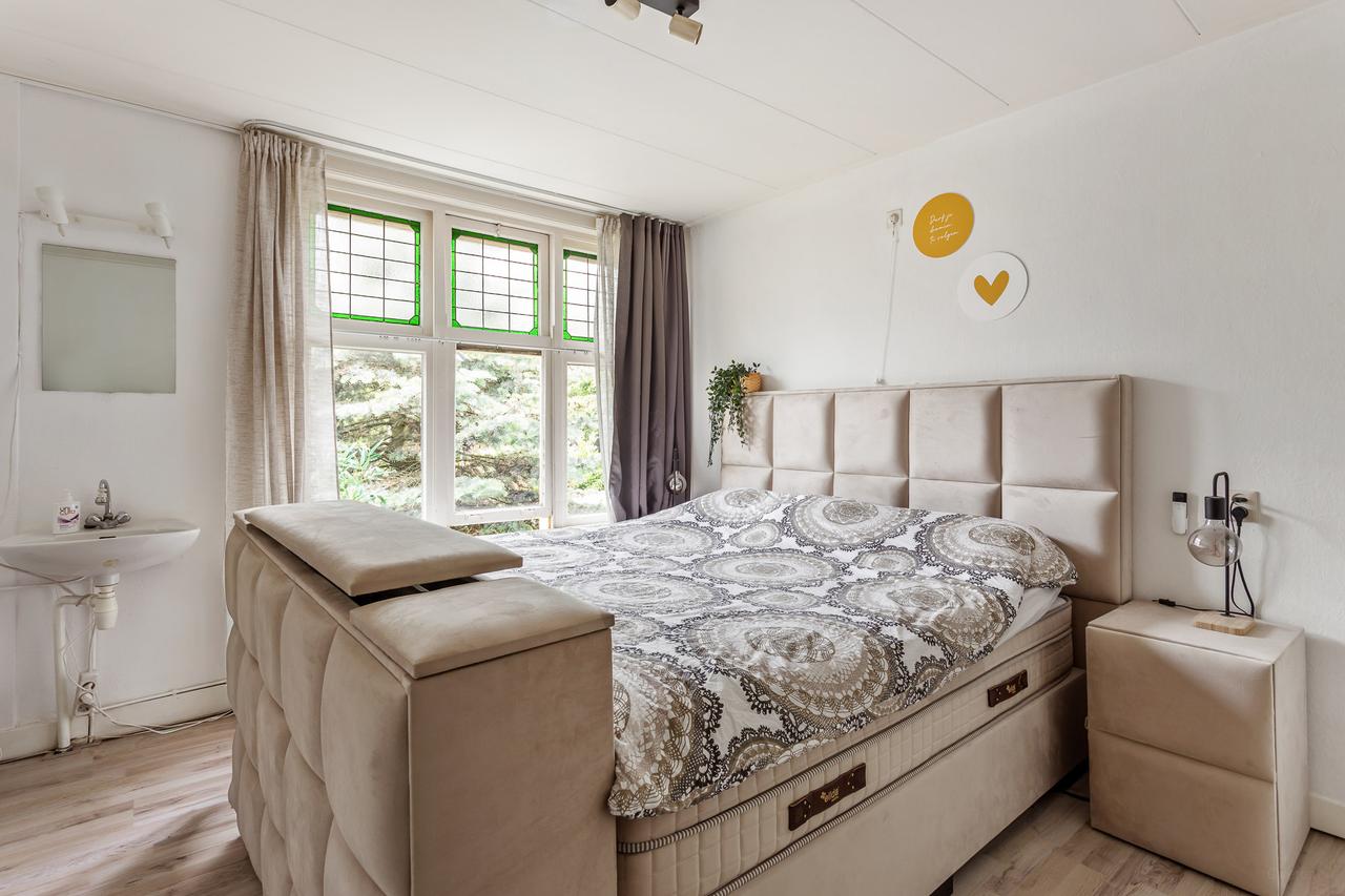 Spacious family home with garden in Geesteren - Image 16