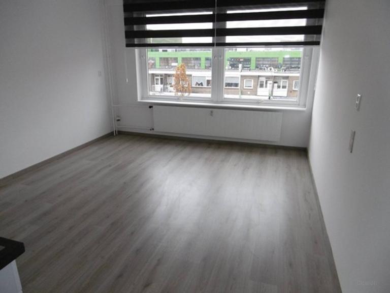 4-kamer appartement met balkon in Osdorp - Afbeelding 2