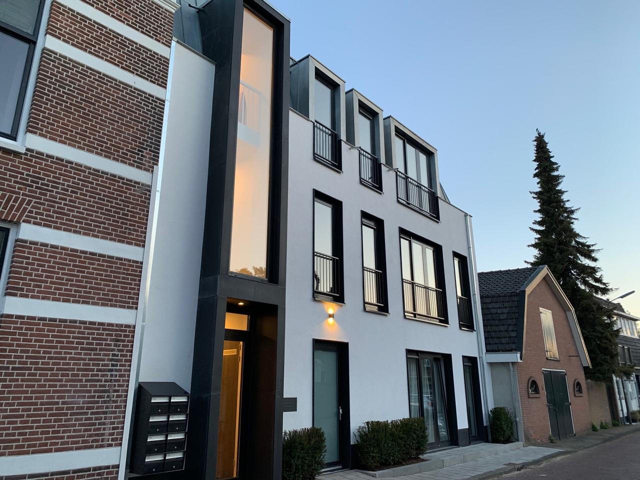 Gemeubileerd 2-kamerappartement met balkon - Afbeelding 1