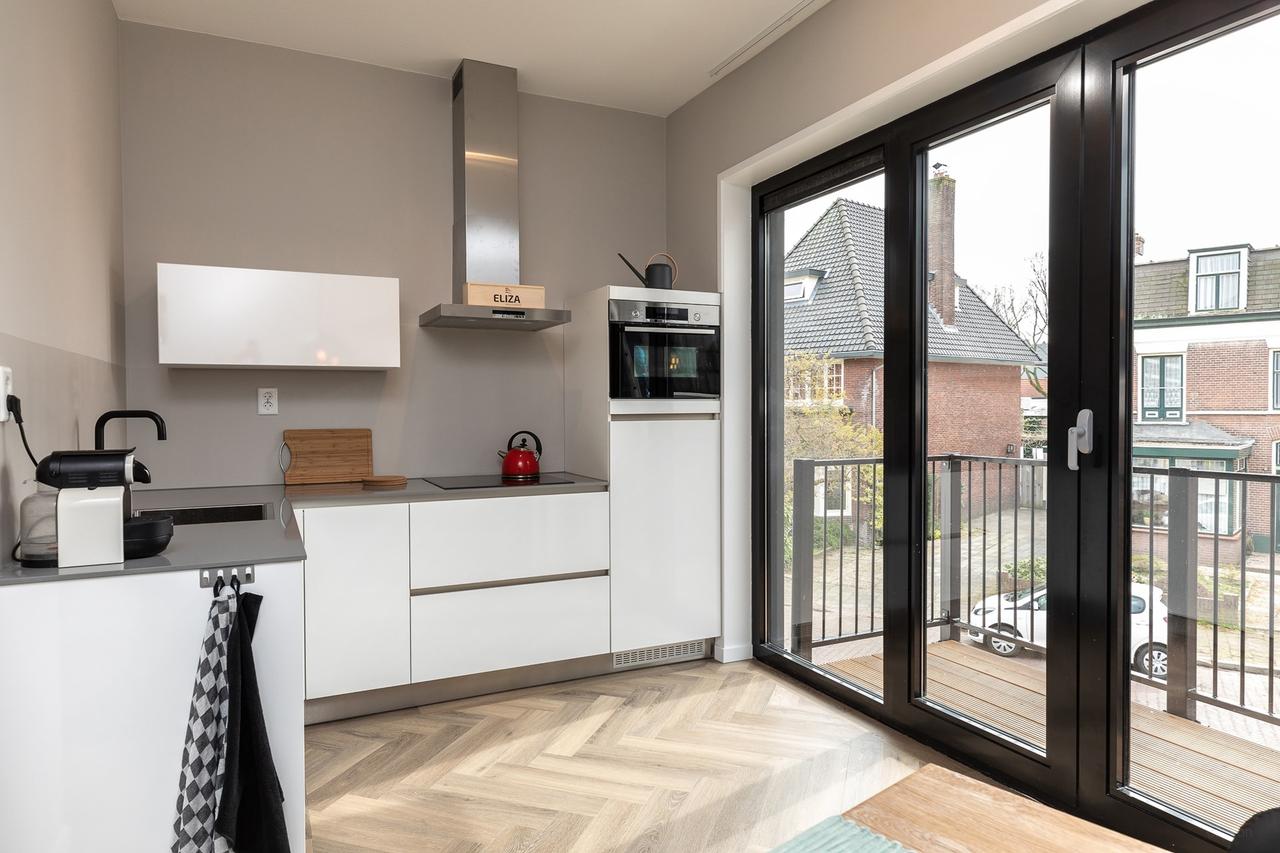 Gemeubileerd 2-kamerappartement met balkon - Afbeelding 8