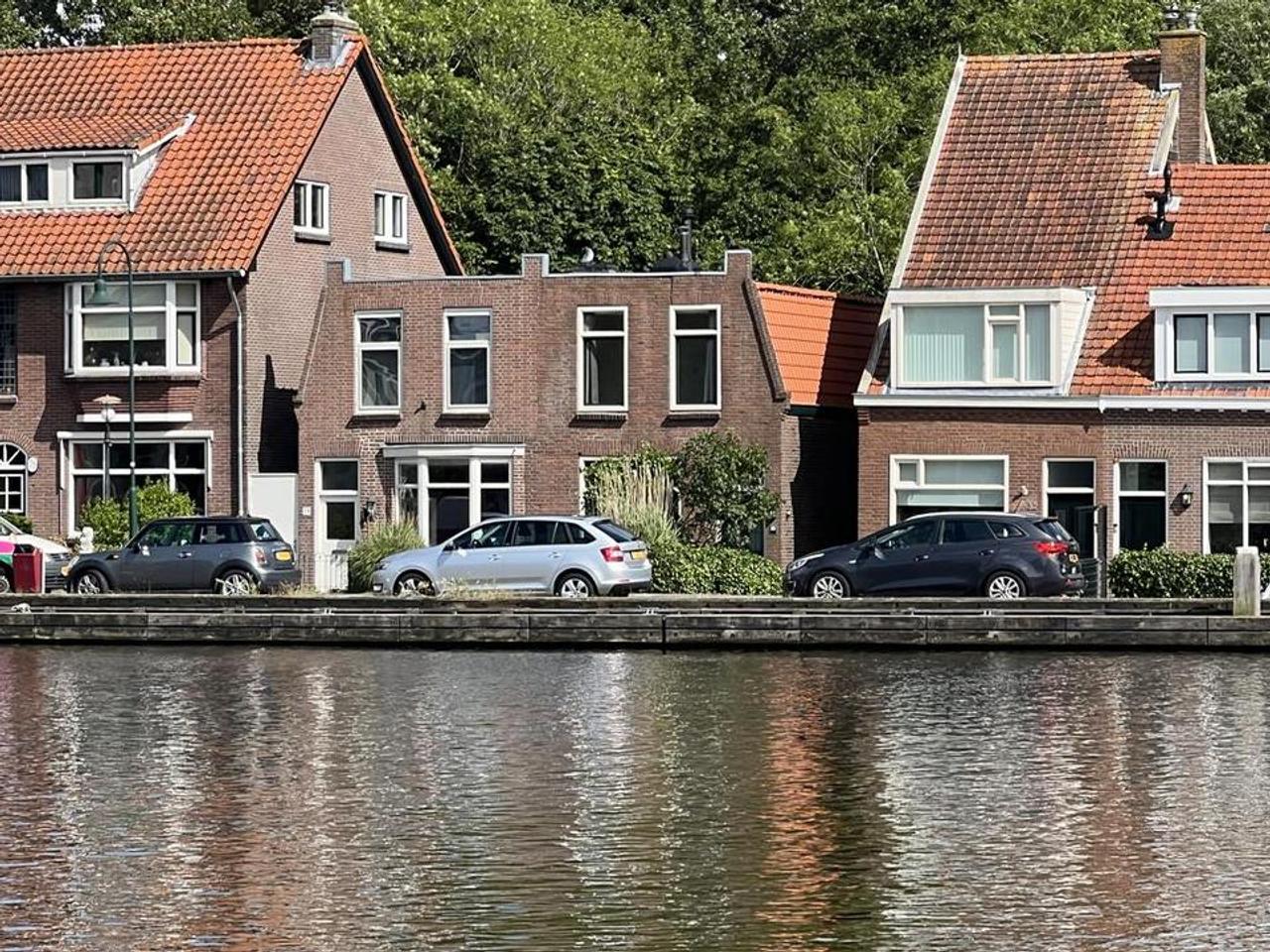 Huis aan de Vliet met tuin - Afbeelding 1