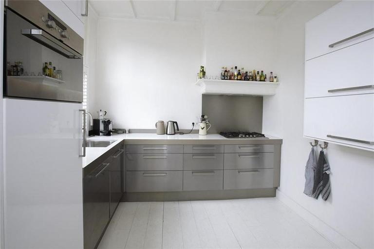 110 m² upper-floor apartment with large roof terrace - Image 5