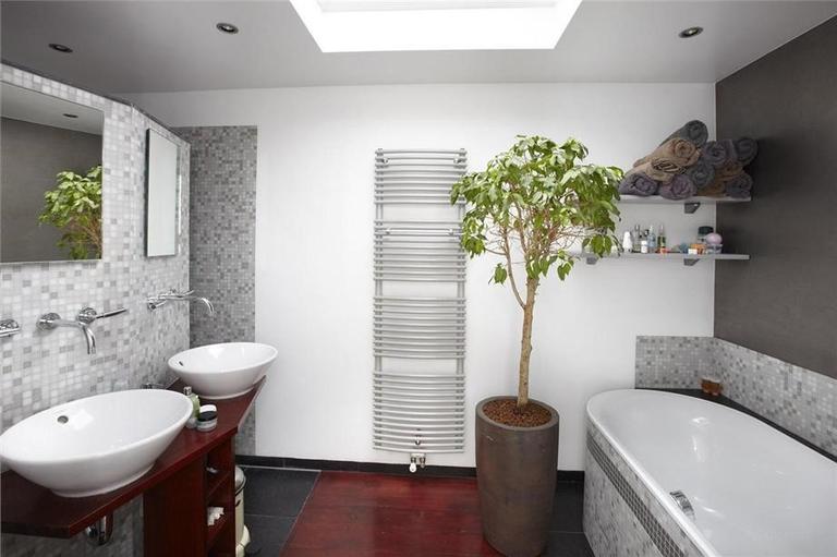 110 m² upper-floor apartment with large roof terrace - Image 11