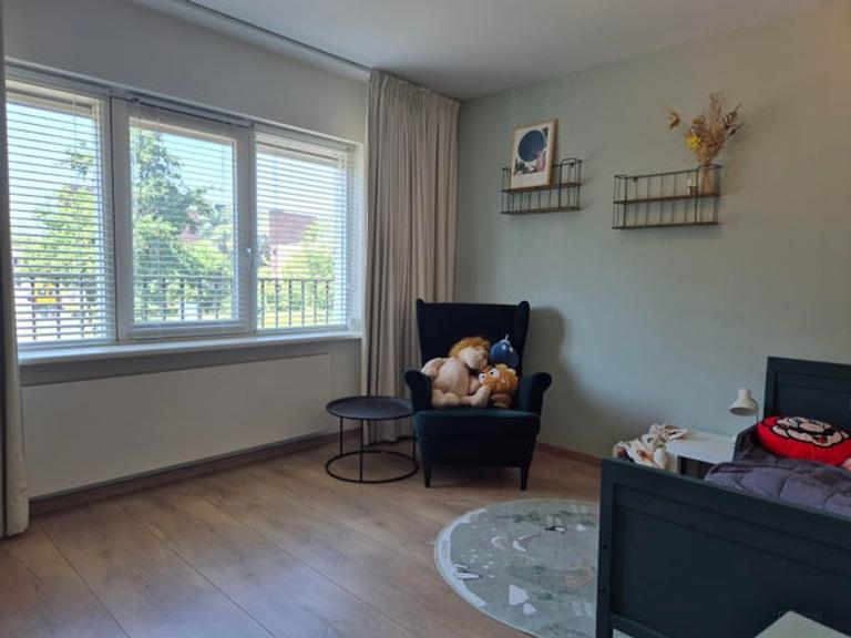 Hoekwoning met 5 slaapkamers en tuin - Afbeelding 7