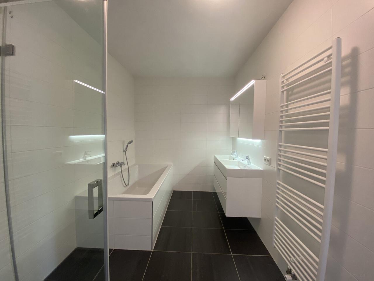 Licht 3-kamerappartement bij Westerpark - Afbeelding 7