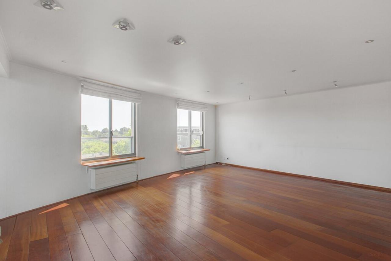 87 m2 apartment with balcony in Nieuw Sloten - Image 3