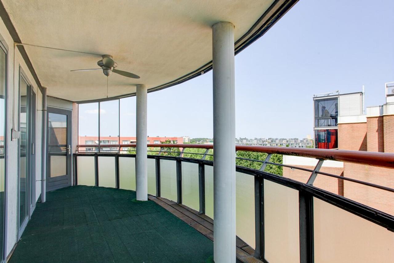 87 m2 apartment with balcony in Nieuw Sloten - Image 4