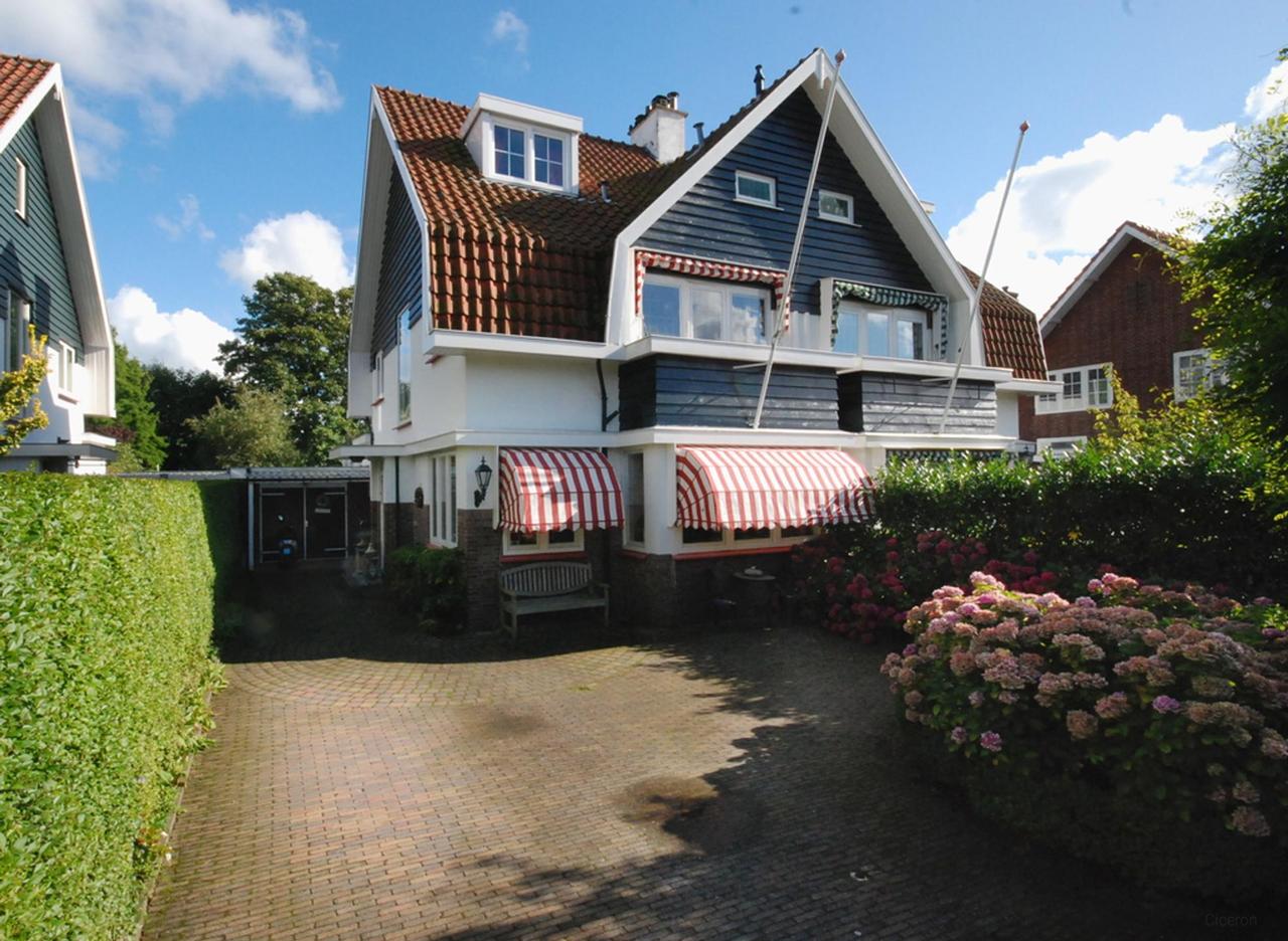 Halfvrijstaande villa met tuin en aanlegsteiger - Afbeelding 1