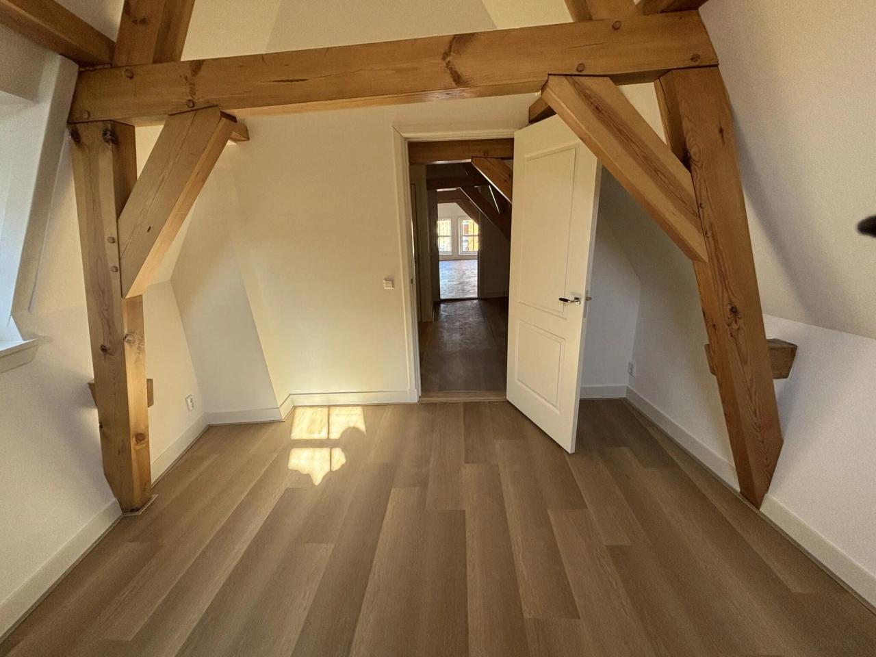 National heritage monument with 3 bedrooms in Kortenbos - Image 29