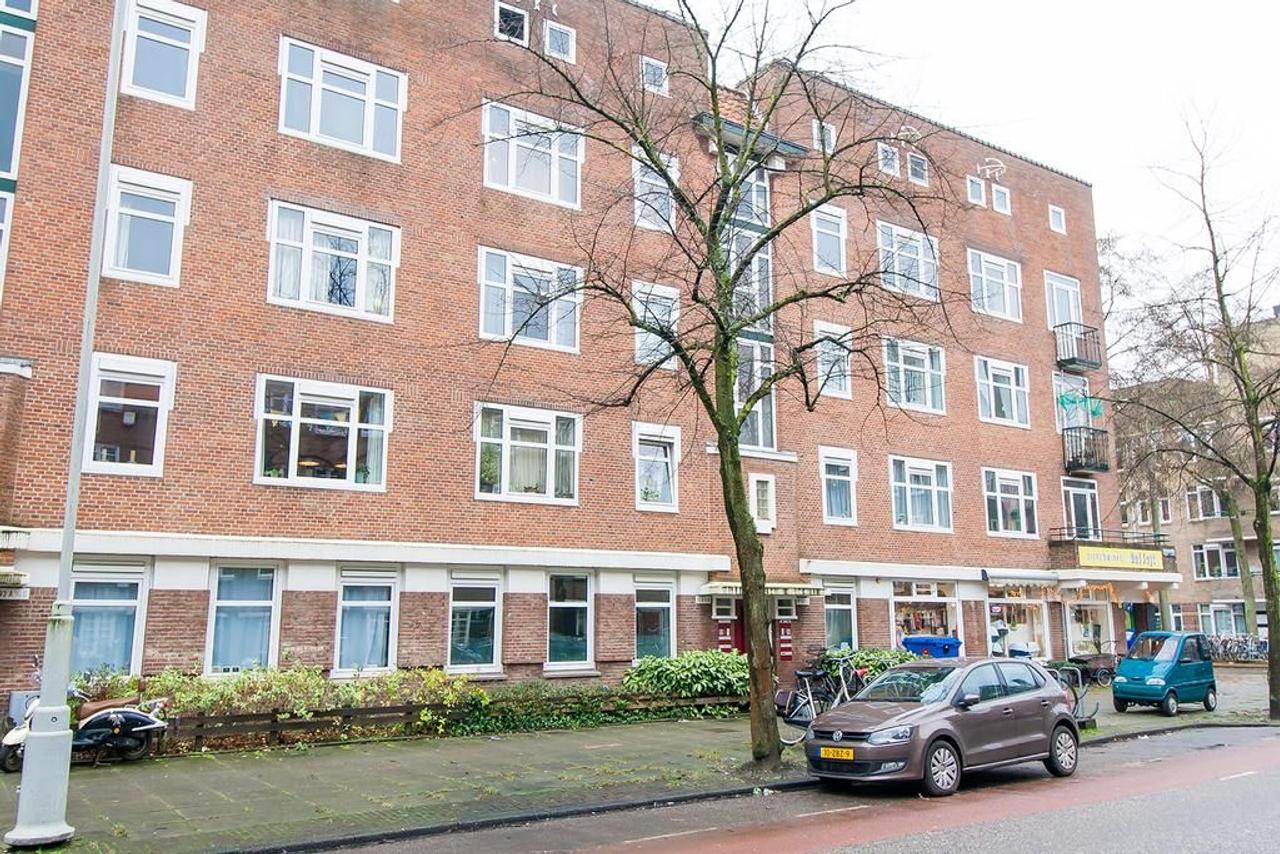 Zonnige tuin in de Stadionbuurt - Afbeelding 1