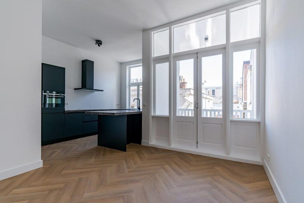 4-Bedroom Apartment in City Center - Image 9