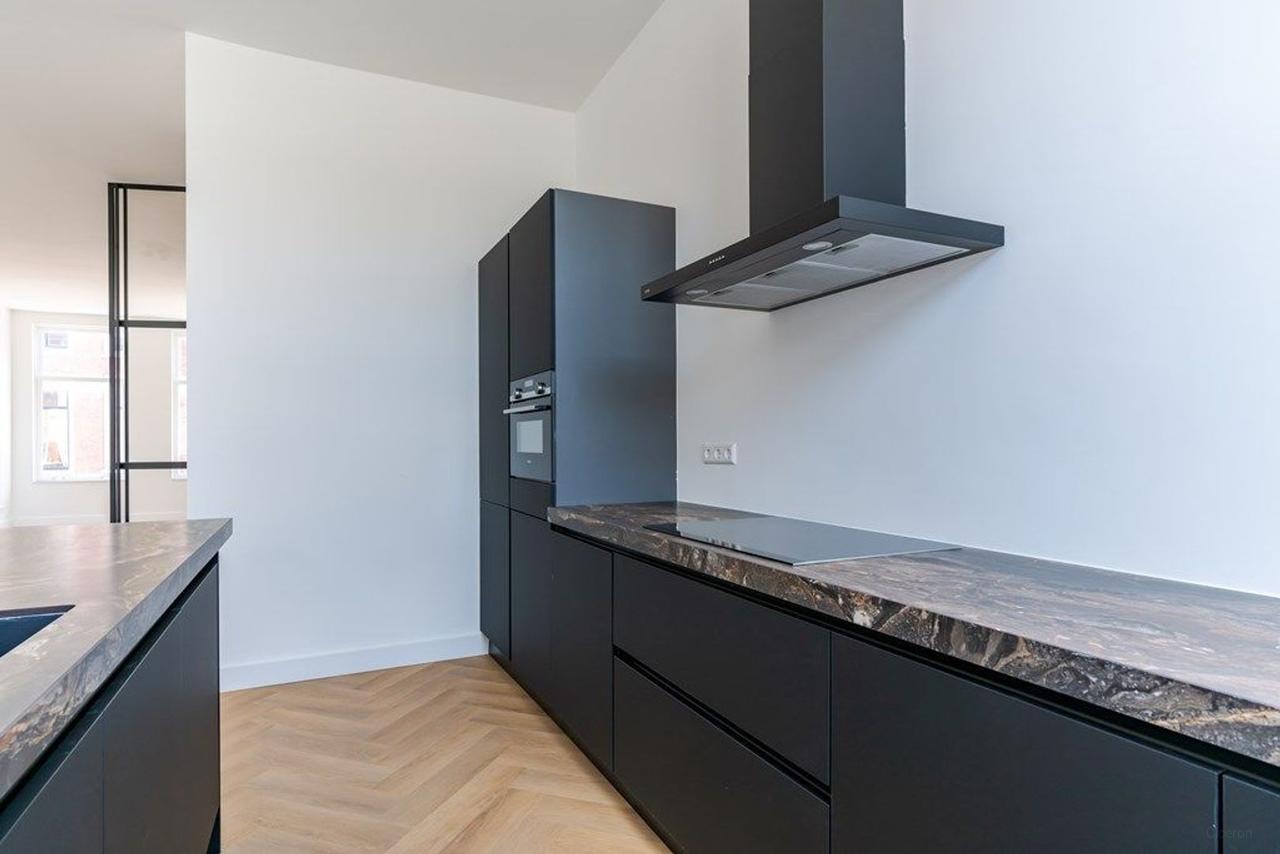 4-Bedroom Apartment in City Center - Image 14