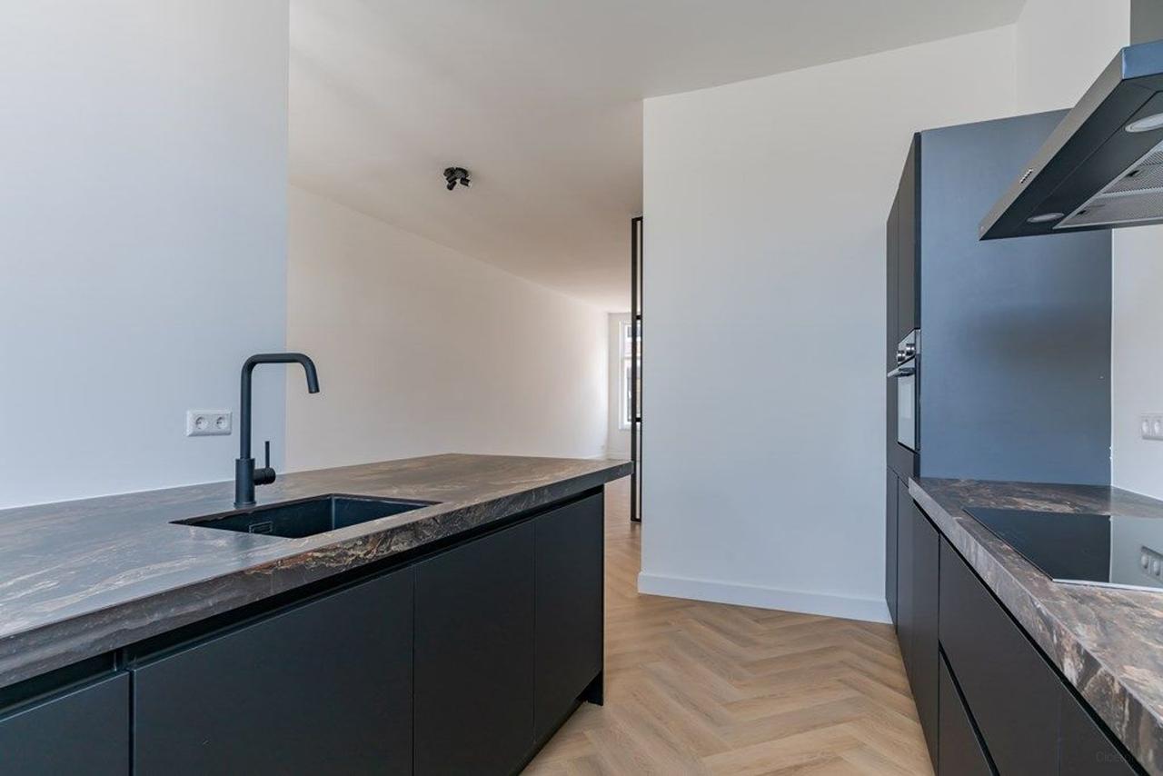 4-Bedroom Apartment in City Center - Image 15
