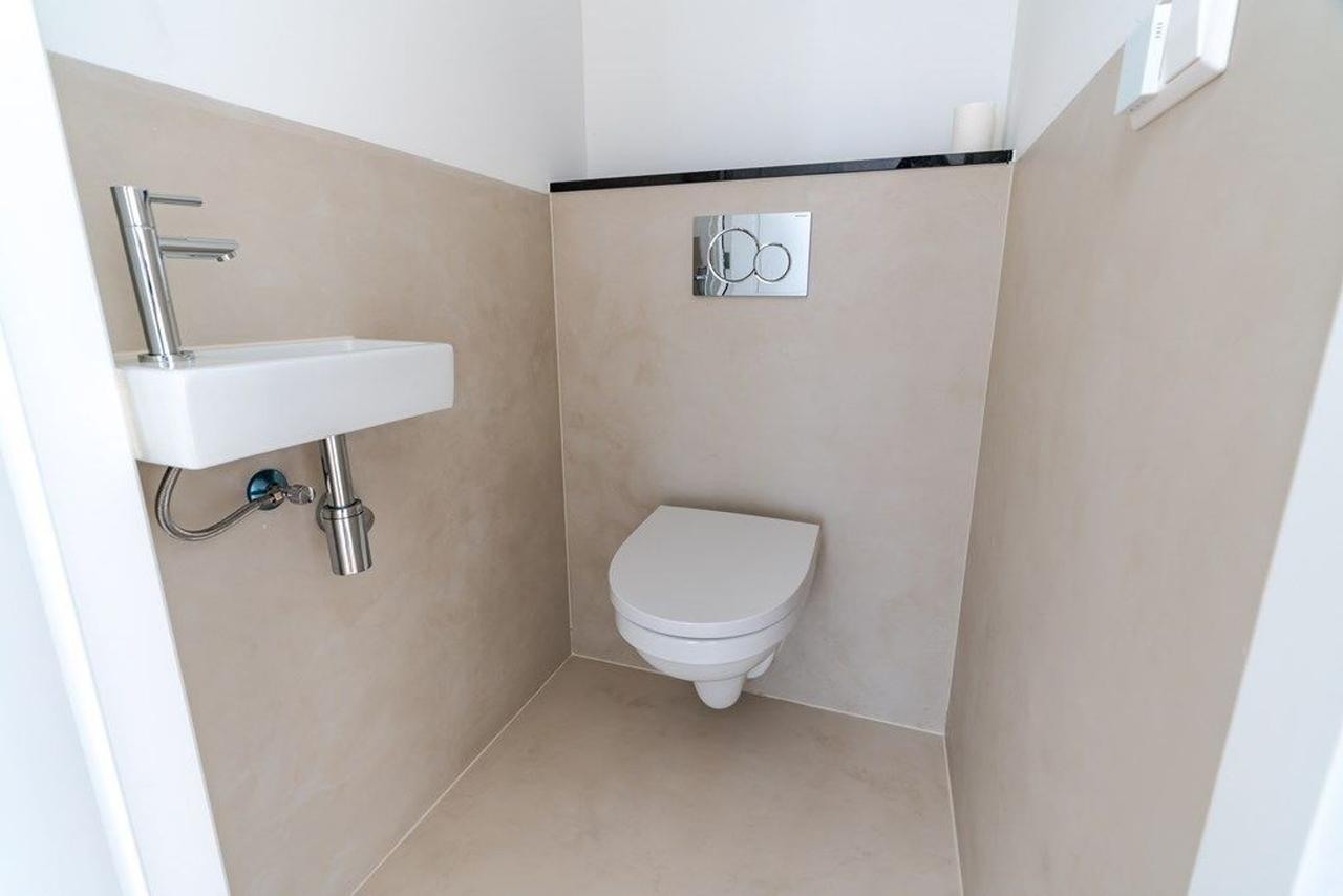 4-Bedroom Apartment in City Center - Image 17