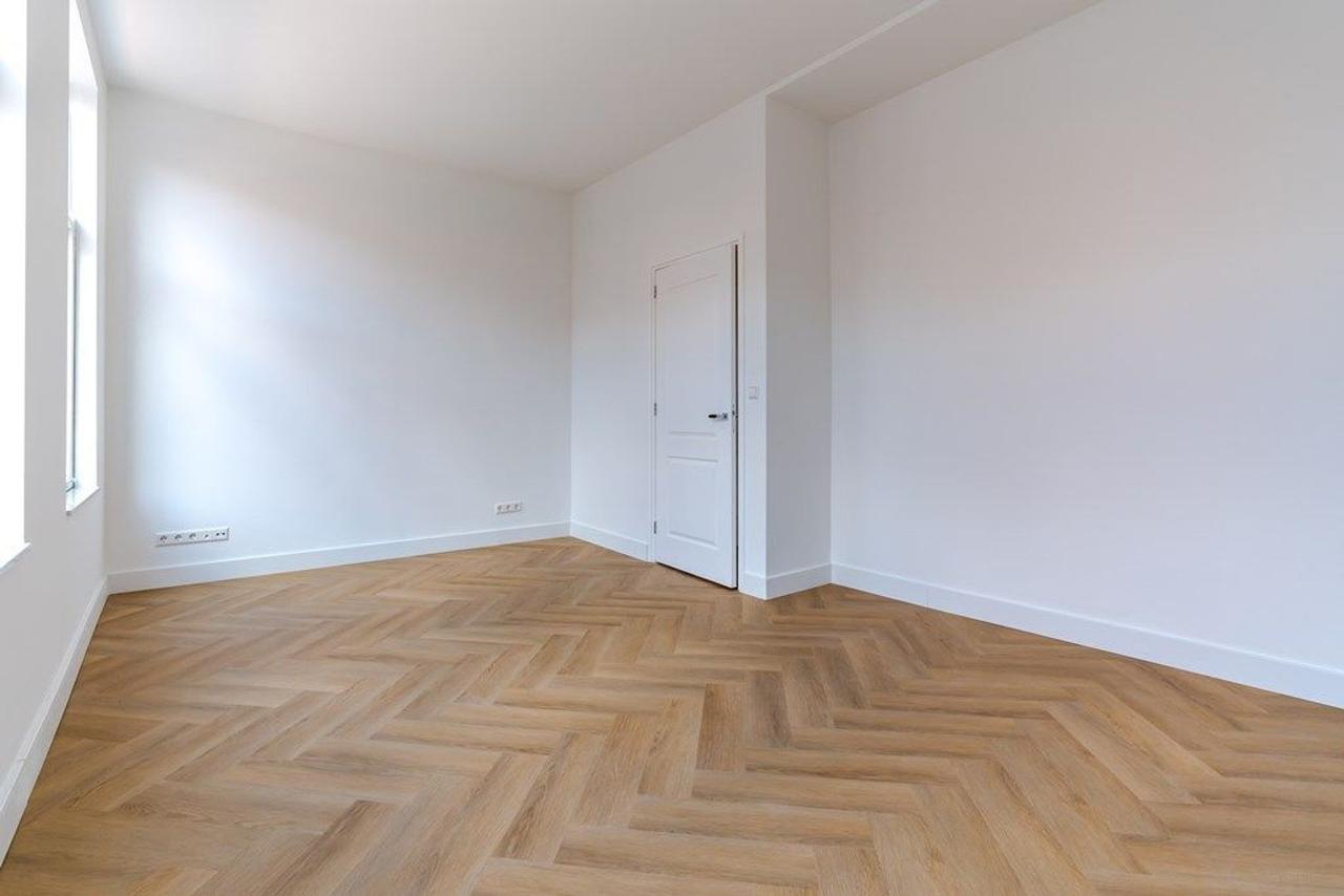 4-Bedroom Apartment in City Center - Image 20