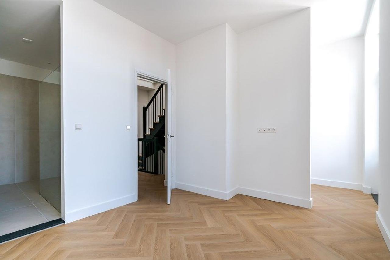 4-Bedroom Apartment in City Center - Image 24